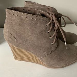 Gorgeous tan wedge booties